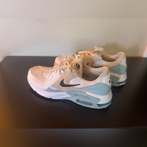 Nike Air Max, gently used, great condition. Colors: white- off white- blue
